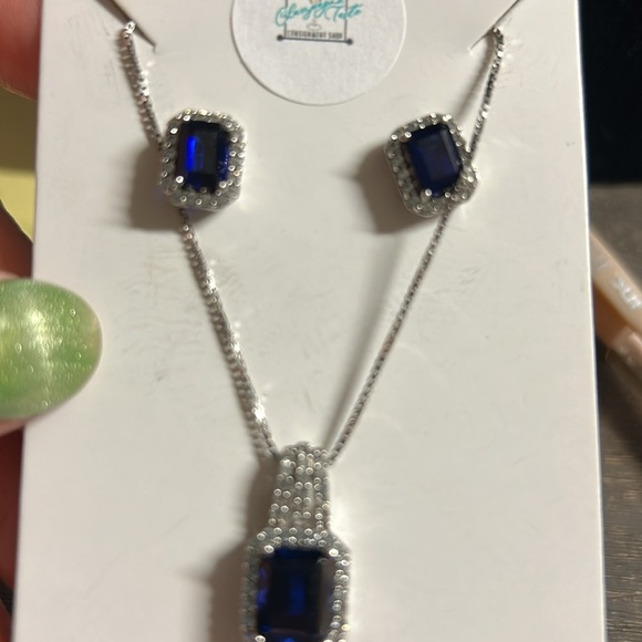 Elegant 925 Silver and Sapphire Jewelry Set - Picture 3 of 3